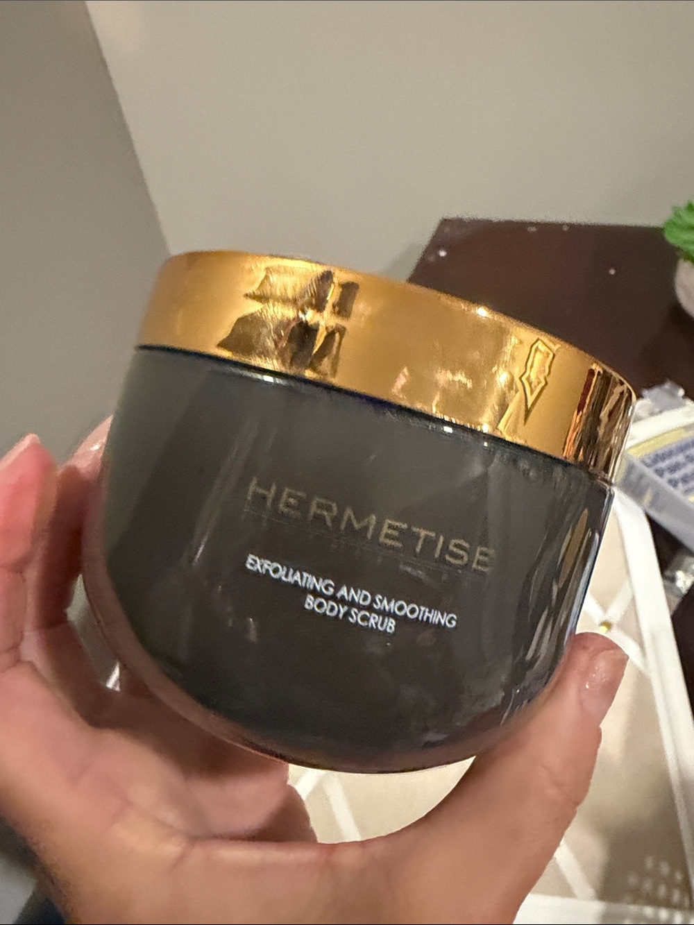HERMETESE ~ Exfoliating and Smoothing Body Scrub - Refreshing Luxurious Crystals - Picture 4 of 6